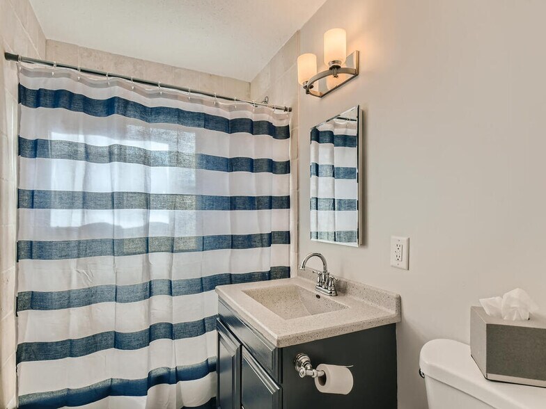 Building Photo - 1316 Oxford St