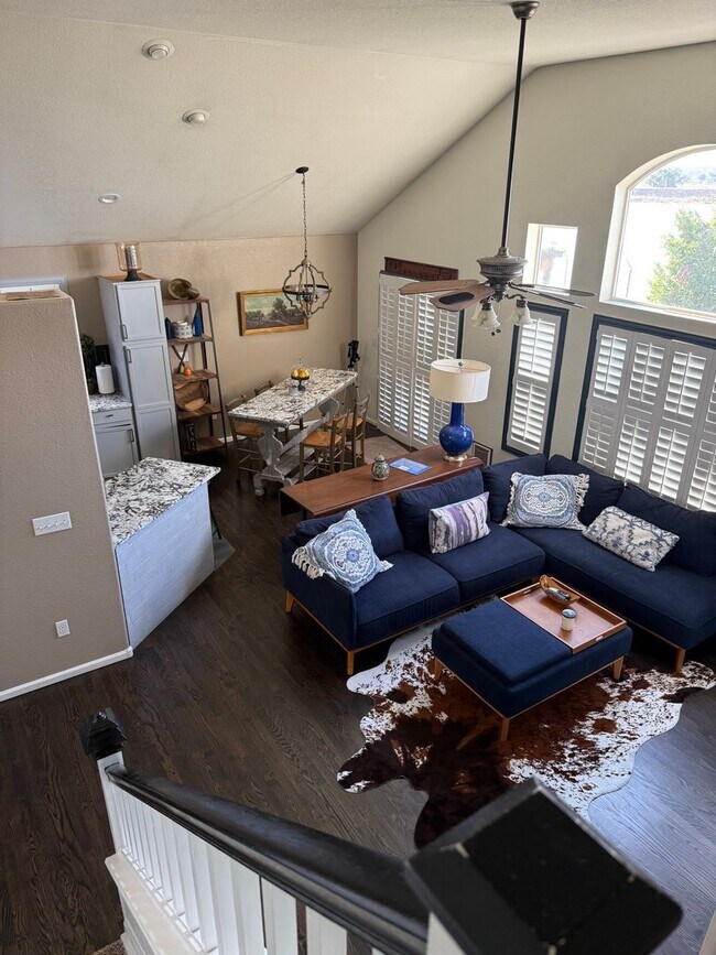 Building Photo - Move in Special- Beautiful Furnished 3 Bedroom/2.5 Bathroom Single Family Home with Flexible Leas...