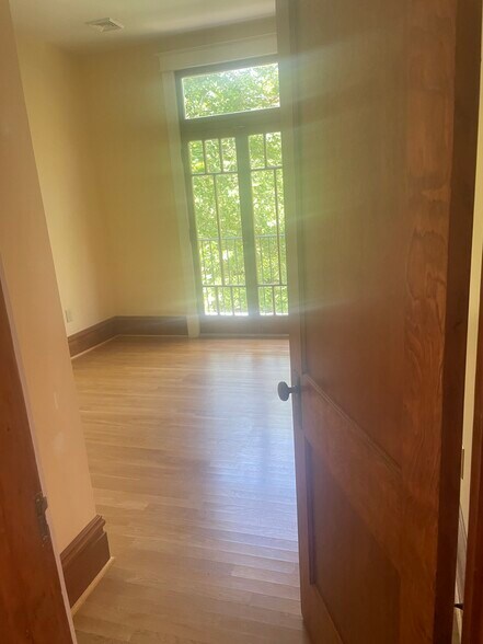 Bedroom 1 (pic 1) front of house) - 6042 Pershing Ave