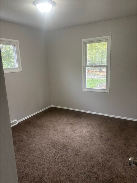 Building Photo - 4457 E 154th St