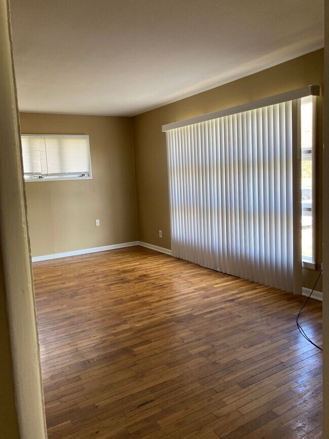 Building Photo - 3 bedroom 1 bath