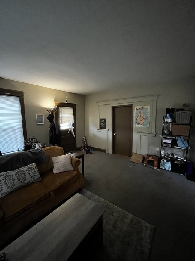 Building Photo - 3 Bed 1 Bath close to UWEC! Available July 1st 2025