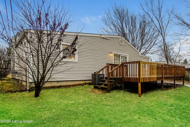 Building Photo - 9732 Sue Helen Dr