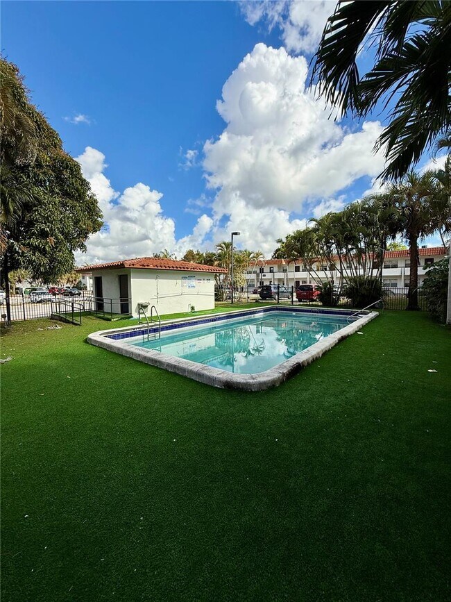 Building Photo - 400 NW 65th Ave