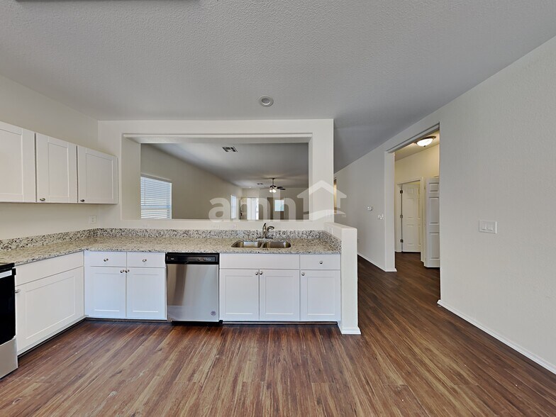 Building Photo - 83 W Calle Priscal