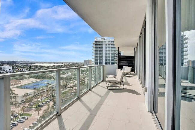 Building Photo - 3100 N Ocean Dr