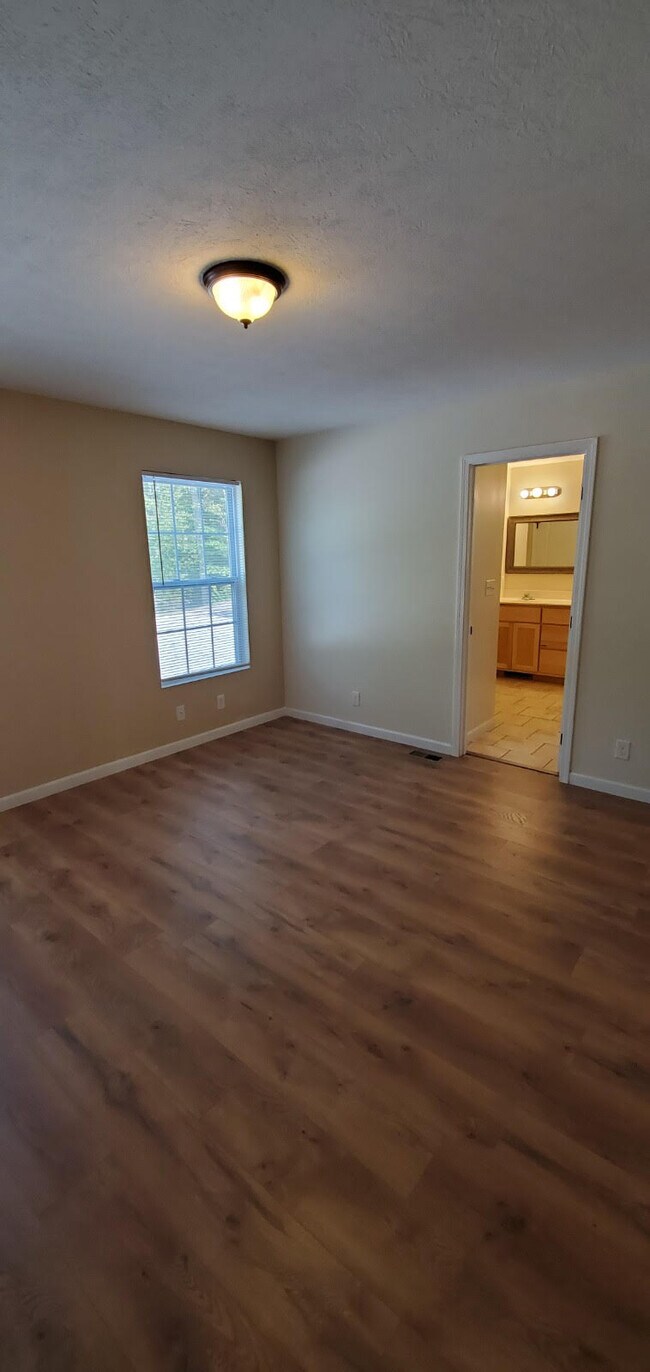 Building Photo - 302 Joel Rd