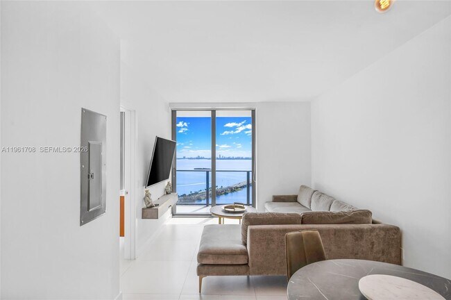 Building Photo - 501 NE 31st St