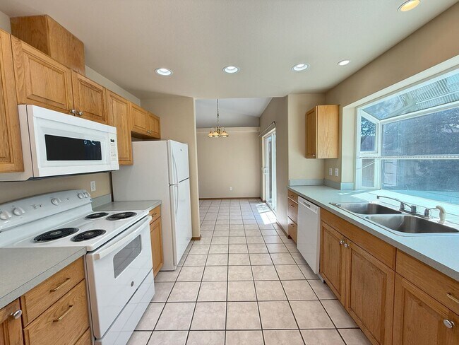 Building Photo - BONUS RENT SPECIAL! Backyard Oasis: 3 Bedroom 2 Bath House Available!