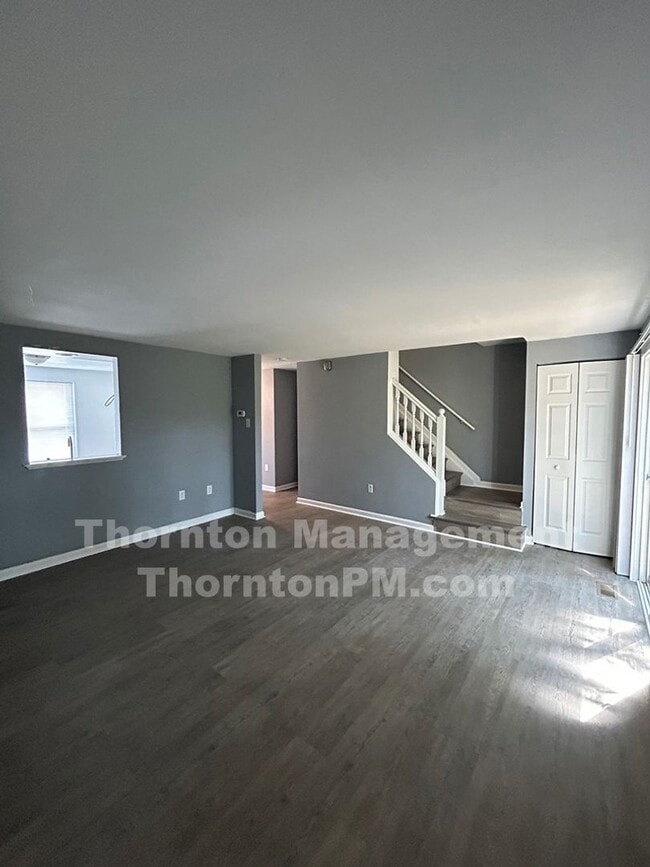 Building Photo - Culpeper Newly Renovated Townhouse