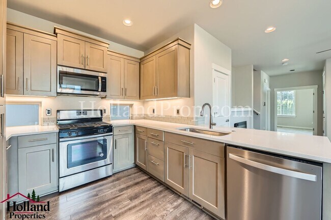 Building Photo - ** NEW PRICE ** Gorgeous 3-Bed Hillsboro H...