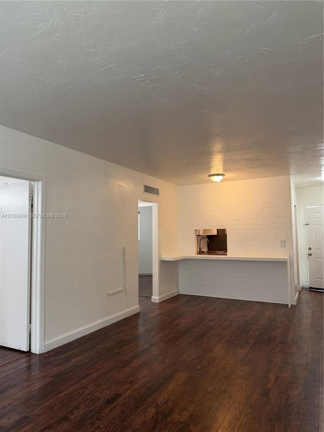 Building Photo - 1667 NE Miami Gardens Dr