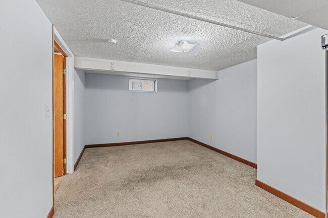 Building Photo - 4255-4257 N Thomas Ave