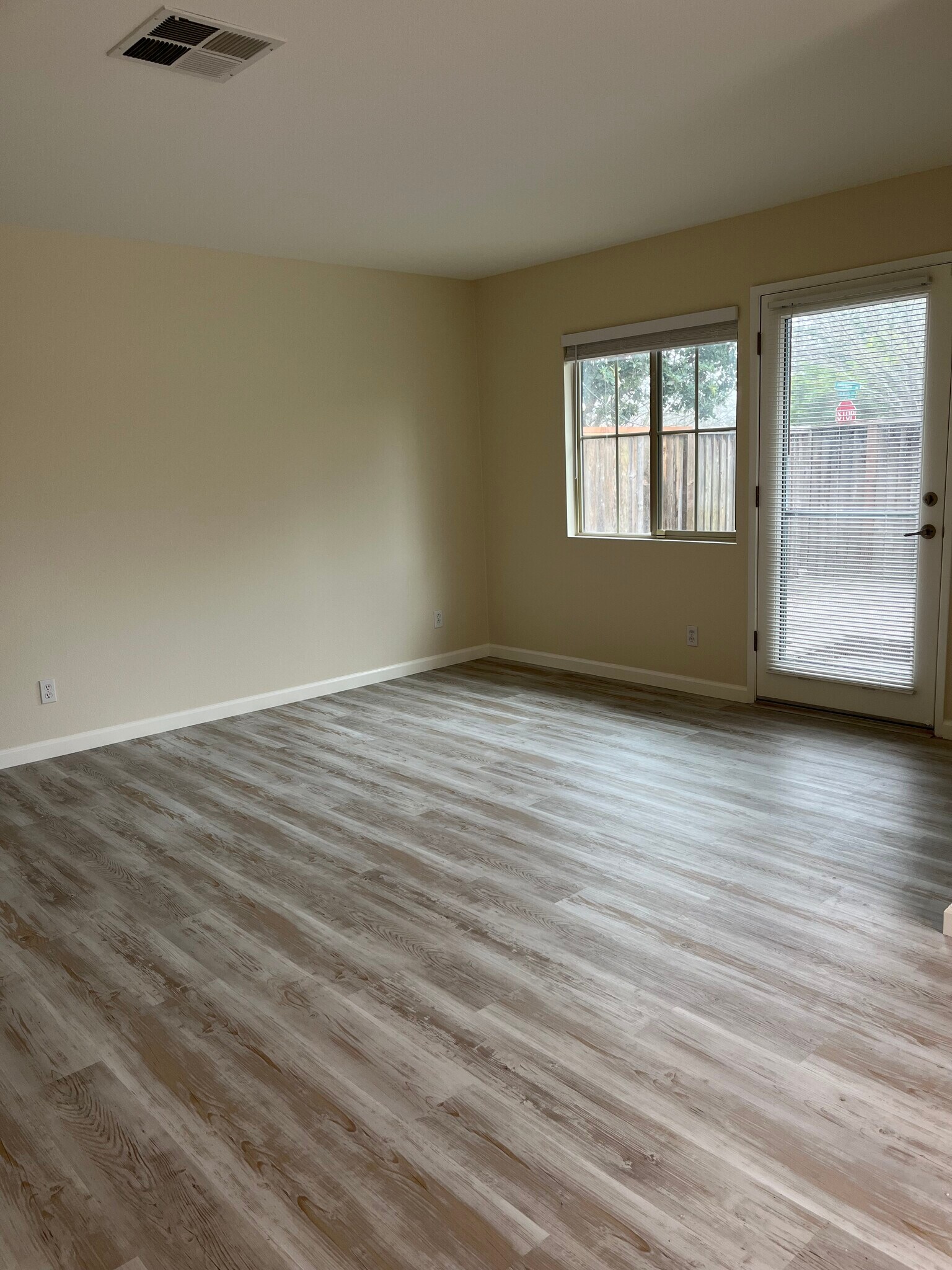 Building Photo - 2436 Avignon Cir