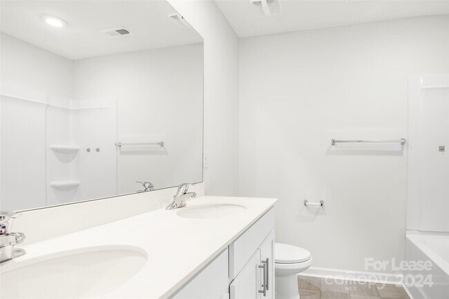 Building Photo - 3933 Meadow Green Dr