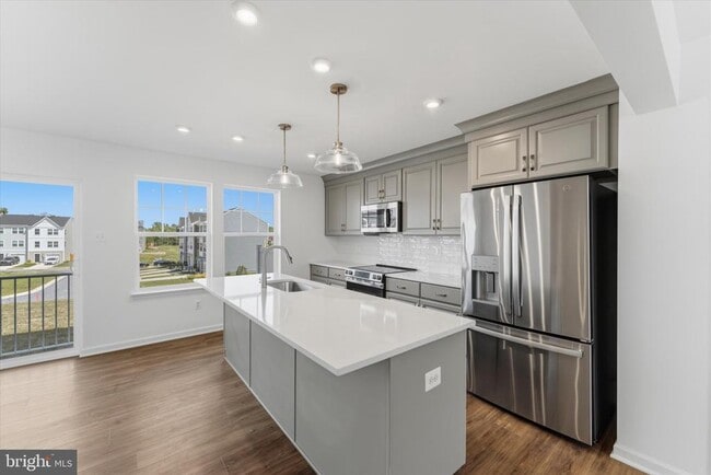 Building Photo - 505 Fontana Cir