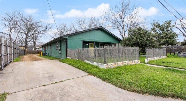 Building Photo - 1118 Ebert Ave