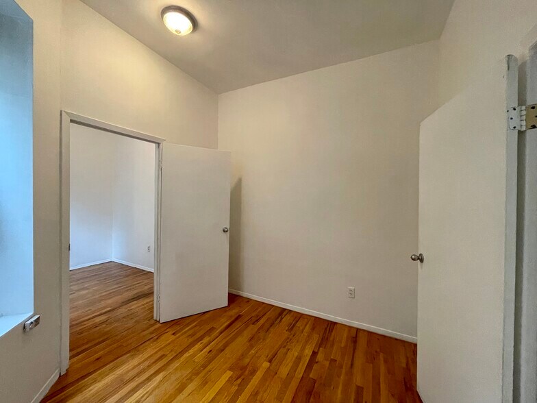 Building Photo - 180 E 101st St