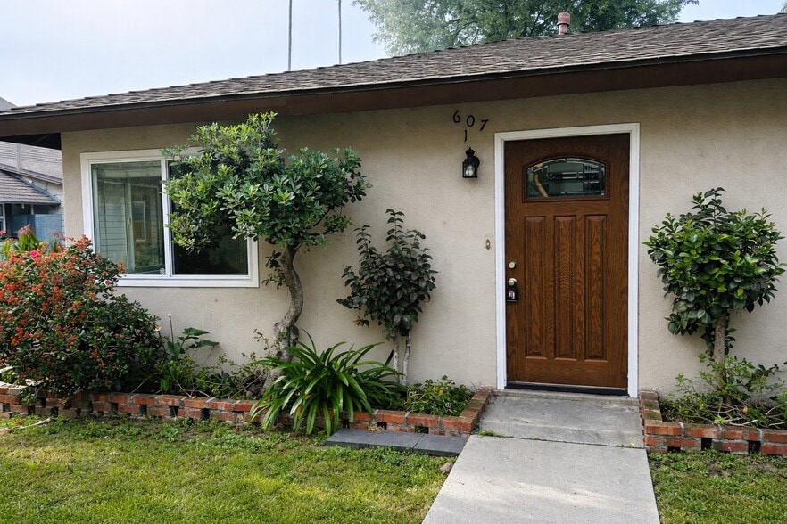 Building Photo - 607 N Mar Vista Ave