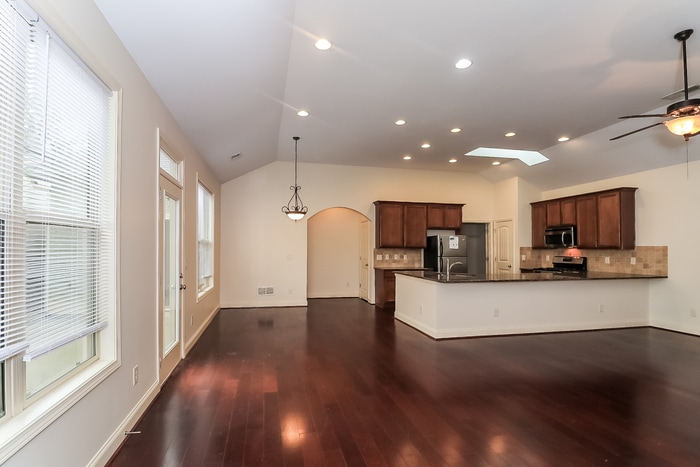 Building Photo - 229 Highland Village Ln