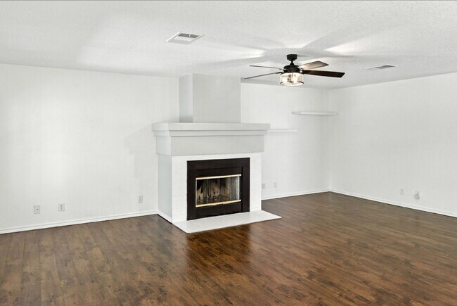 Building Photo - 22023 Oriole Hill Dr