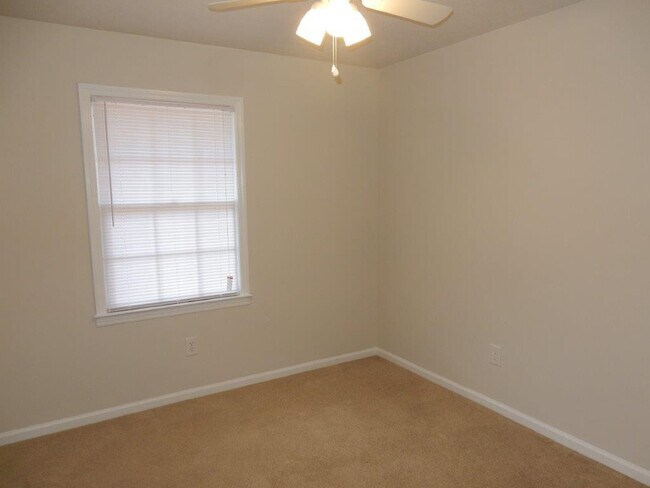 Building Photo - 8110 Trafalgar Way
