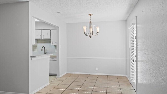 Building Photo - 983 Roaring Springs Rd