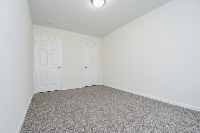 Building Photo - 2807 Topiary Ln