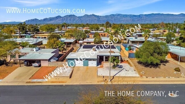 Building Photo - 7461 E Victoria Dr