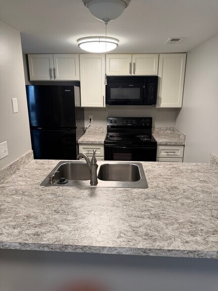 Kitchen - 1085 Merrimar Cir N