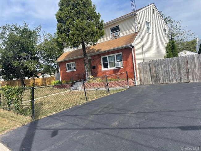 Primary Photo - 615 Farmingdale Rd