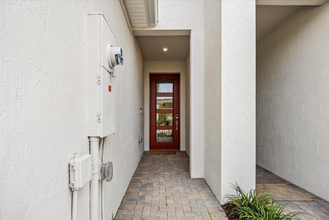 Building Photo - 14042 SW Thorens Dr