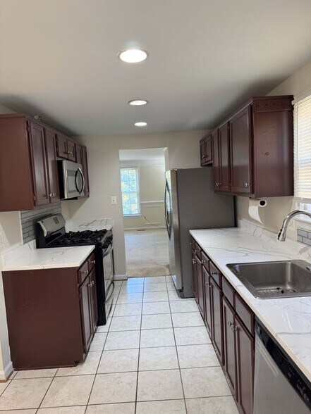 Building Photo - 14458 Black Horse Ct