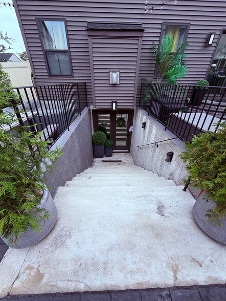 Building Photo - 7521 Blue Sun Dr