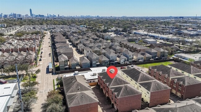 Building Photo - 8715 Meadowcroft Dr