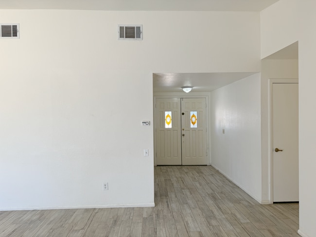 Building Photo - 14957 Mandan Rd