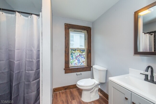 Building Photo - 151 Mt Kemble Ave