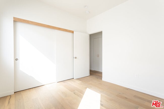 Building Photo - 3611 1/2 Bellevue Ave