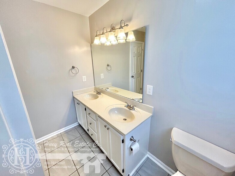 Master Bathroom - Additional View - 1121 E Gilbreath St