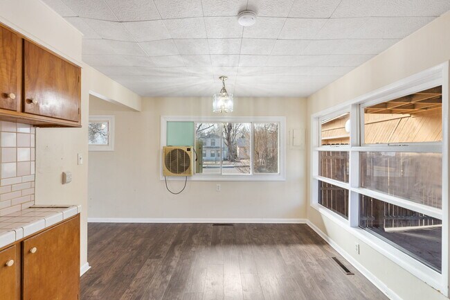 Building Photo - 2204 Cooper Ave