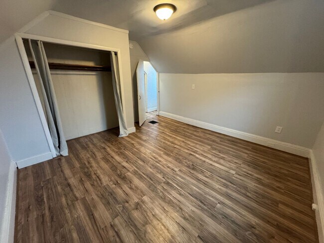 Building Photo - Charming and spacious 5BR Home in East Liberty