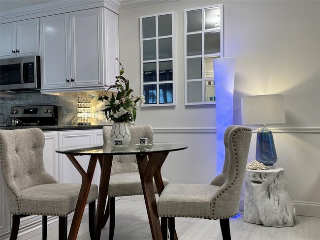 Building Photo - 1010 NE 8th Ave