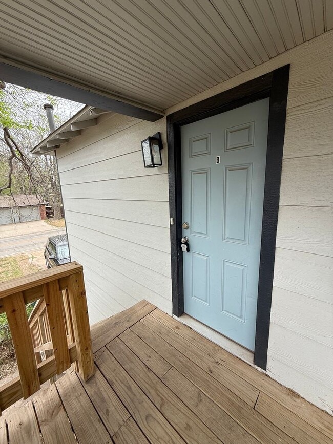 Building Photo - N. Villa Ave - Triplex