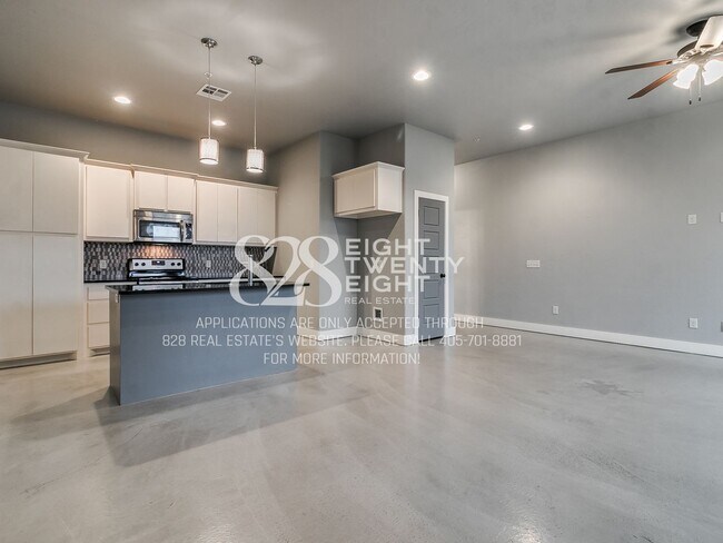 Building Photo - Urban Contemporary 3 bed/2.5 bath Townhome Available NOW at West Main Lofts!