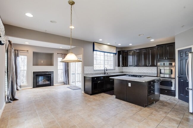 Building Photo - 1730 Bluffs Island Ct