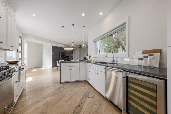 Building Photo - 1010 Hillside Ave