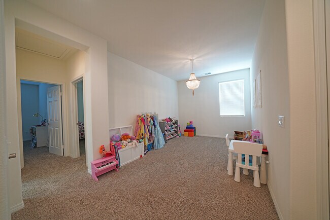 Building Photo - 28635 N Pietro Dr