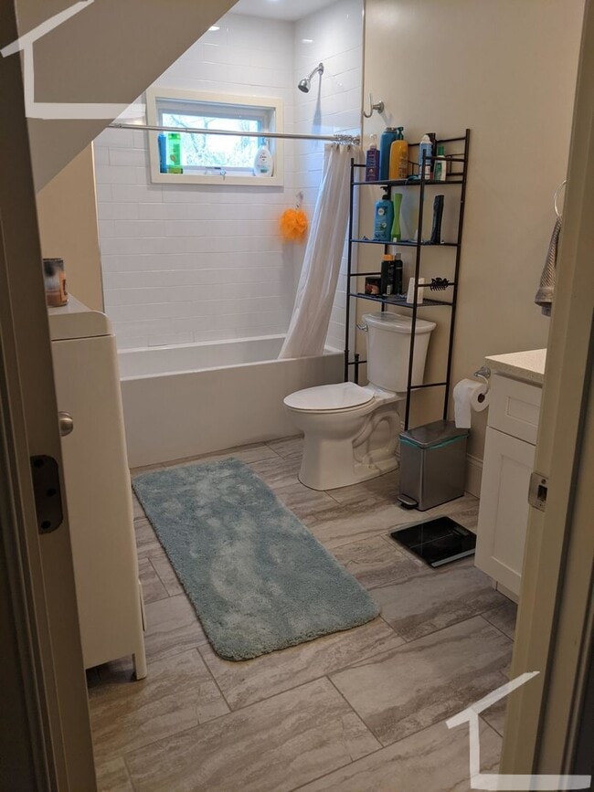 Building Photo - Brighton 4 bed 2 bath.... Beautiful listing!
