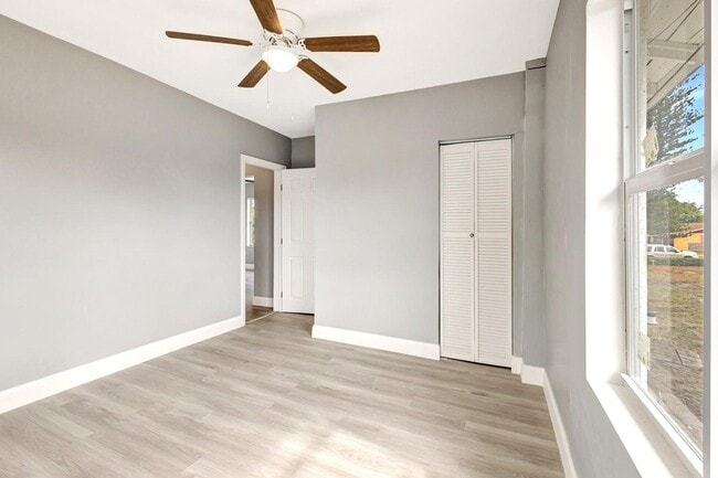 Building Photo - 3708 Roseland Dr