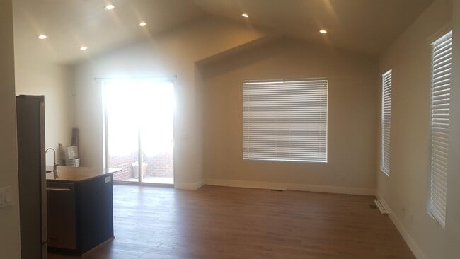 Building Photo - 2861 W 100 S